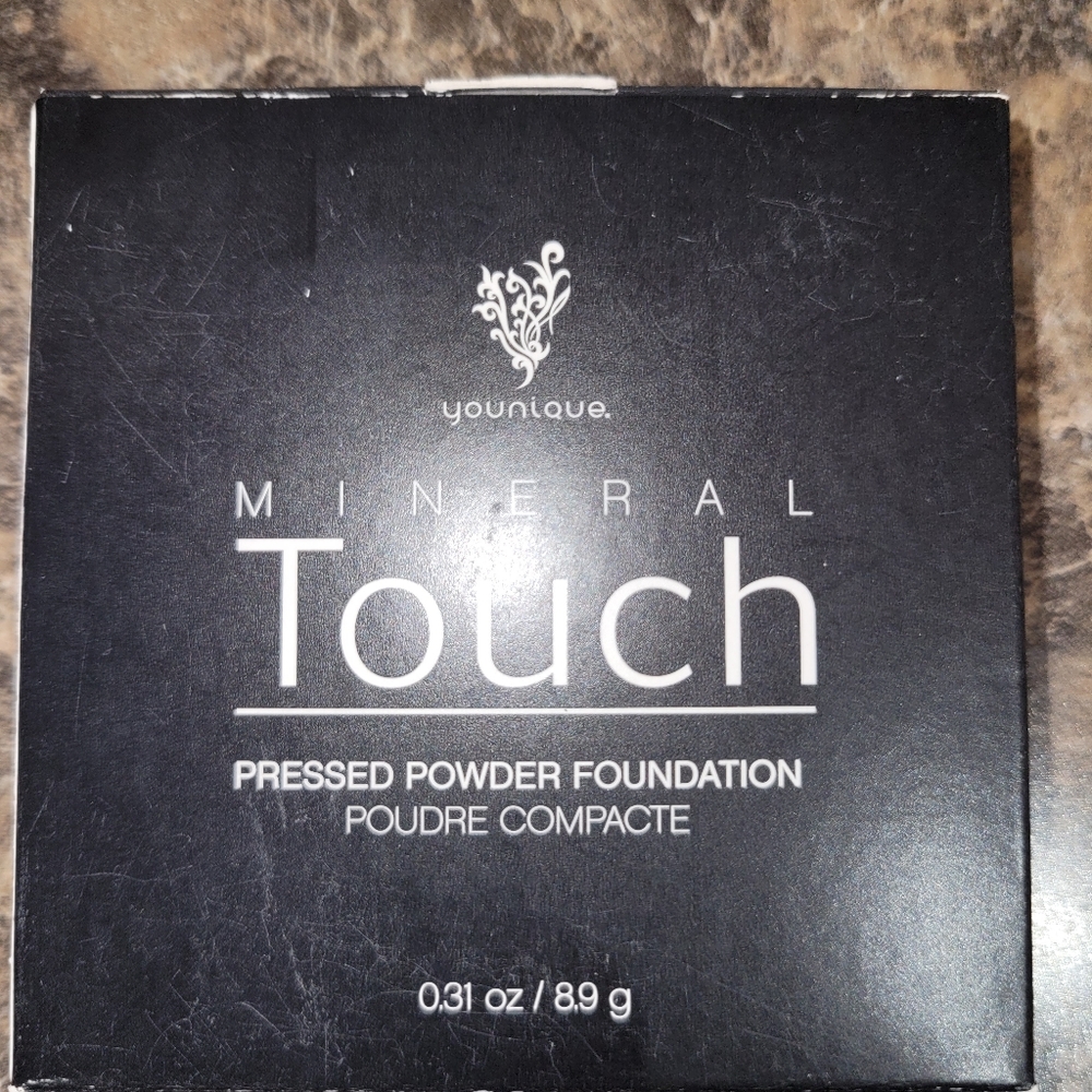 Younique Pressed Powder Foundation Velvet